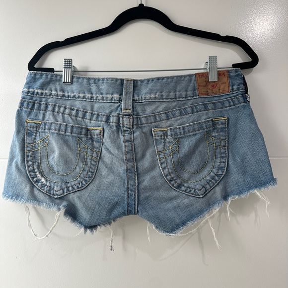 True Religion Bobby Cutoff Distressed Denim low rise Shorts Light Wash Frayed 30 - Picture 10 of 12